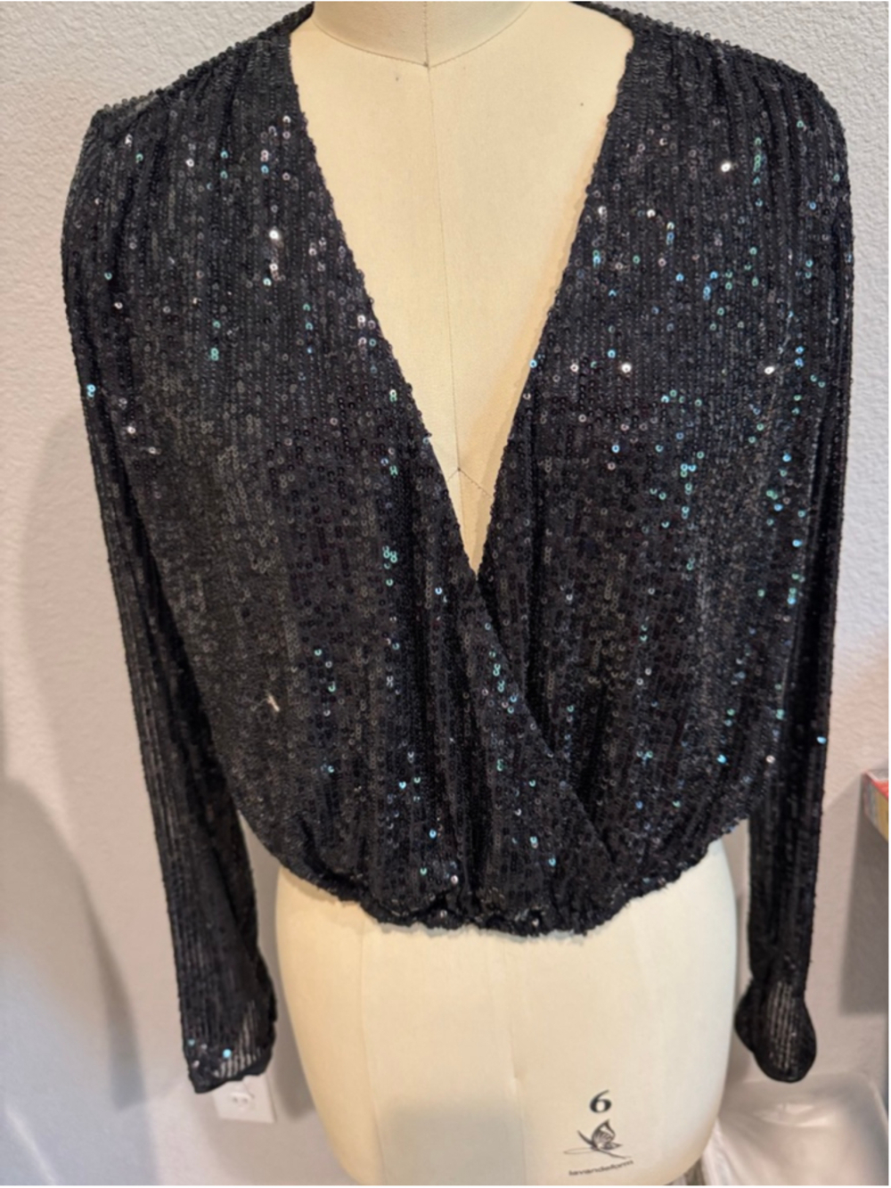 Women's H&M Black Sequin V-Neck surplice long sleeve Blouse M elastic waist